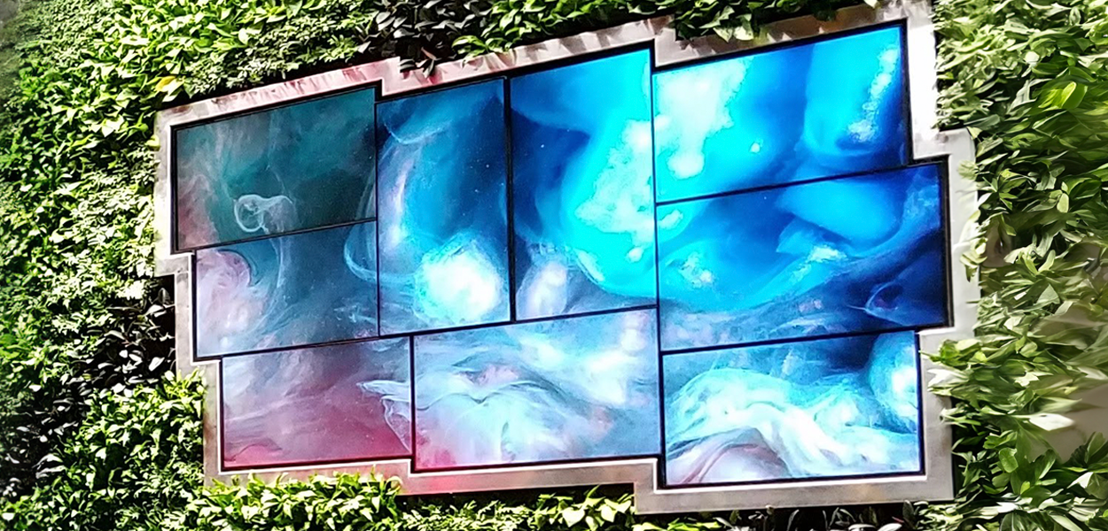 mur vidéo artistique avec plusieurs écrans dans des dispositions différentes