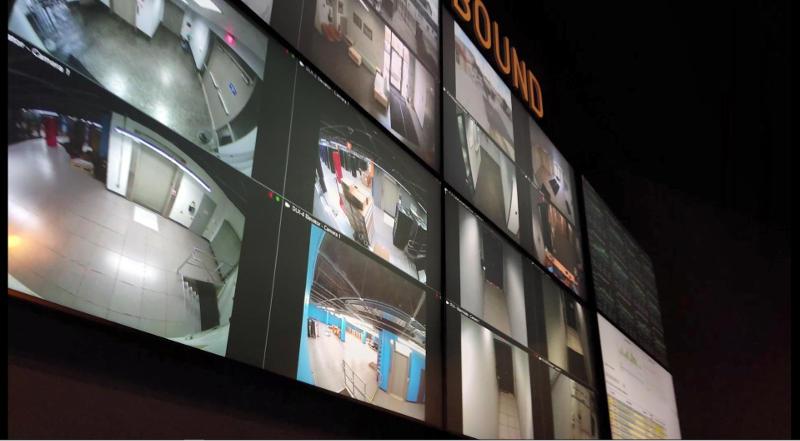 Mur vidéo affichant les images des caméras de sécurité en direct