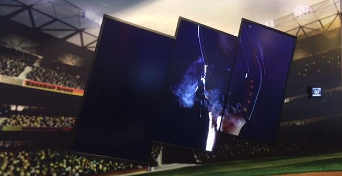 Mur vidéo LED 4K à 3 panneaux montrant une balle de baseball attrapée par une main dans un gant de baseball.